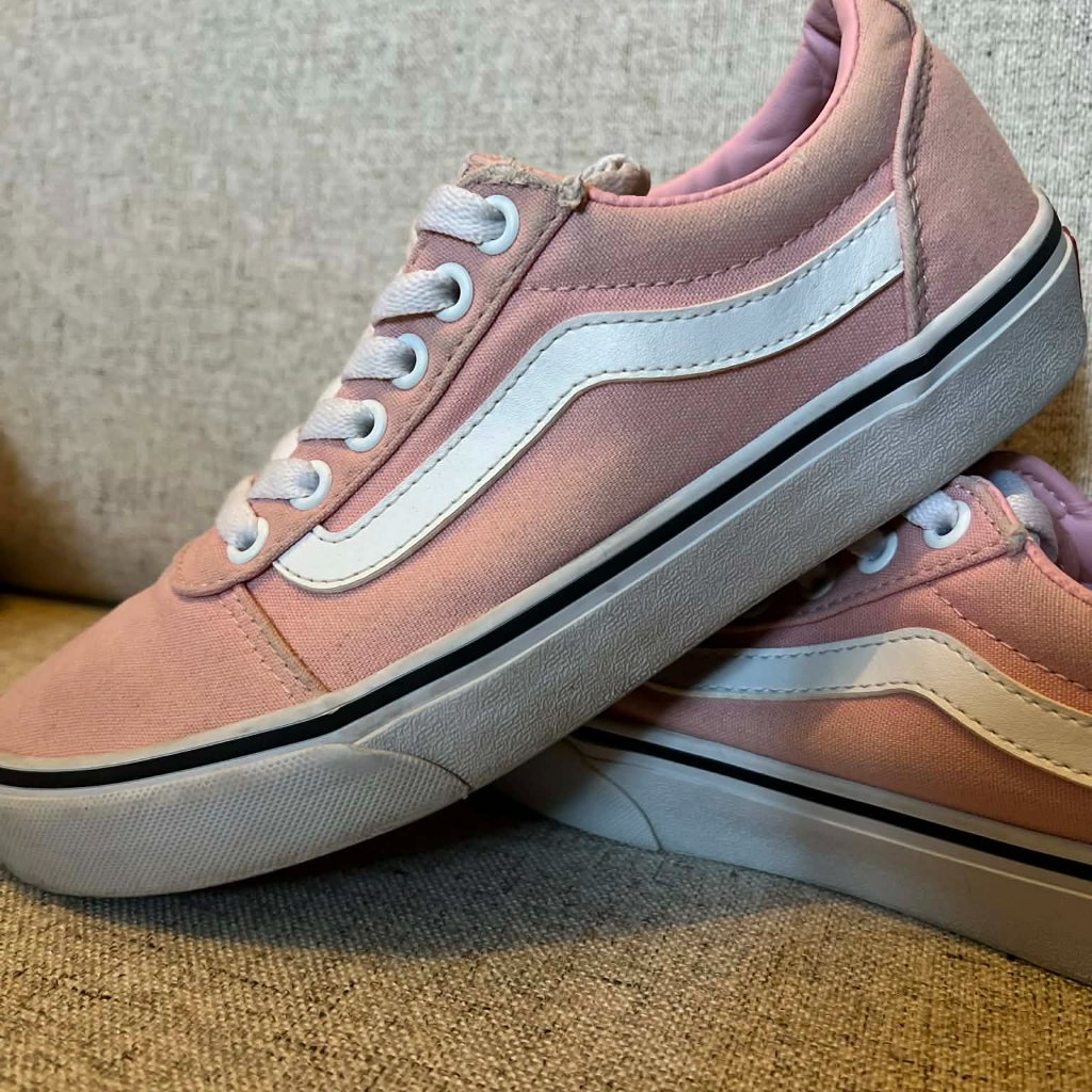 Vans Ward Low Top Skate Sneakers Powder Pink/White W-7